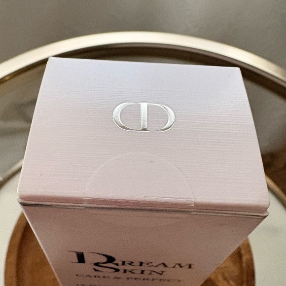 Dior Dreamskin Care & Perfect Primer - Light Pink - Picture 6 of 6